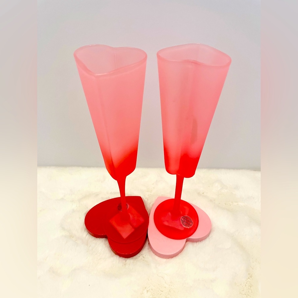 Set of 2 Pink and Red Ombre Heart VALENTINES Champagne Frosted Glass‎ Flutes